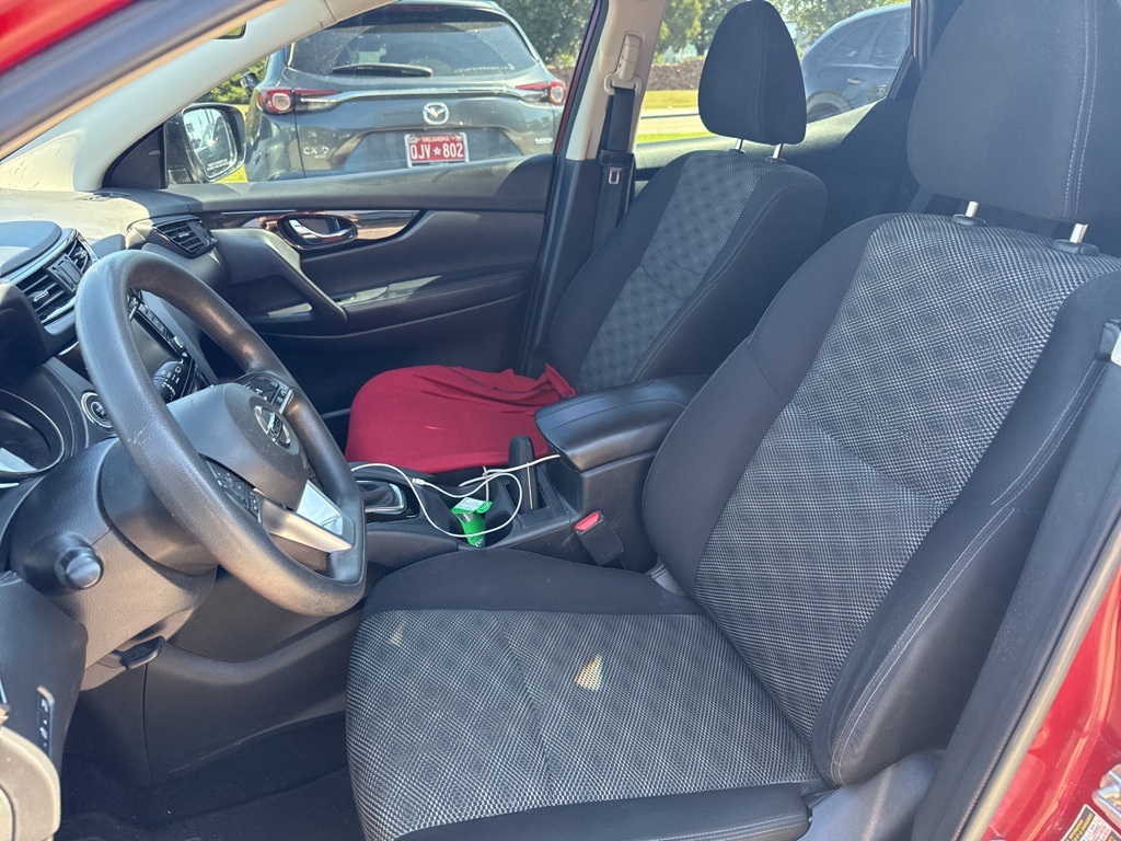 2020 Nissan Rogue Sport SV photo 2