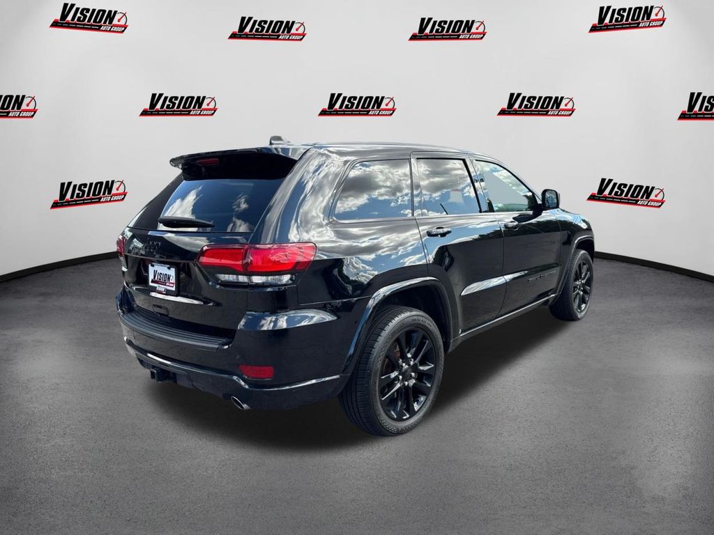 2021 Jeep Grand Cherokee Laredo X photo 5