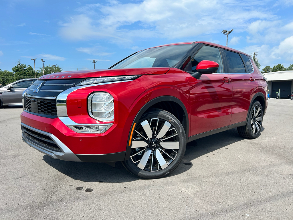 2025 Mitsubishi Outlander SE photo 2