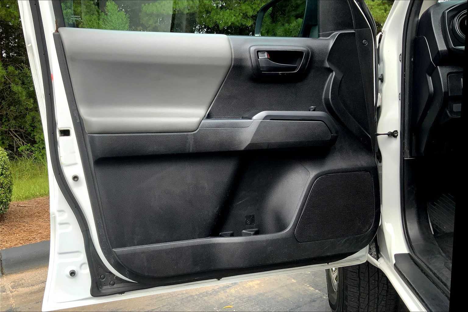 2021 Toyota Tacoma SR 4x4 Access Cab photo 16