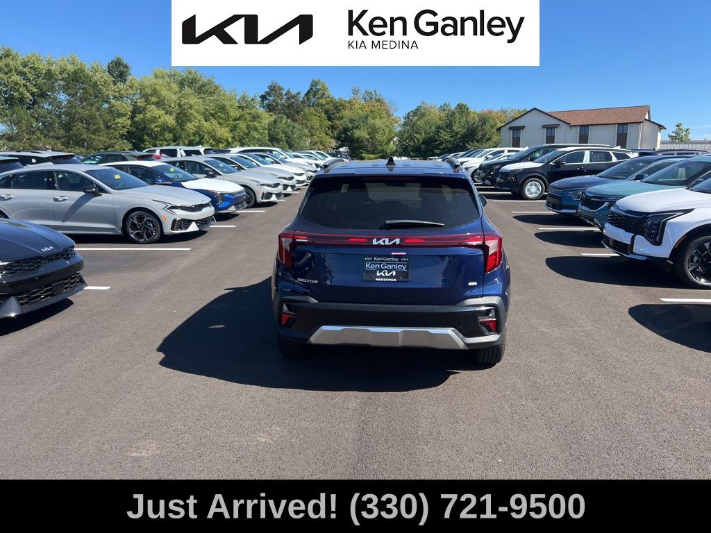 2024 Kia Seltos EX photo 7