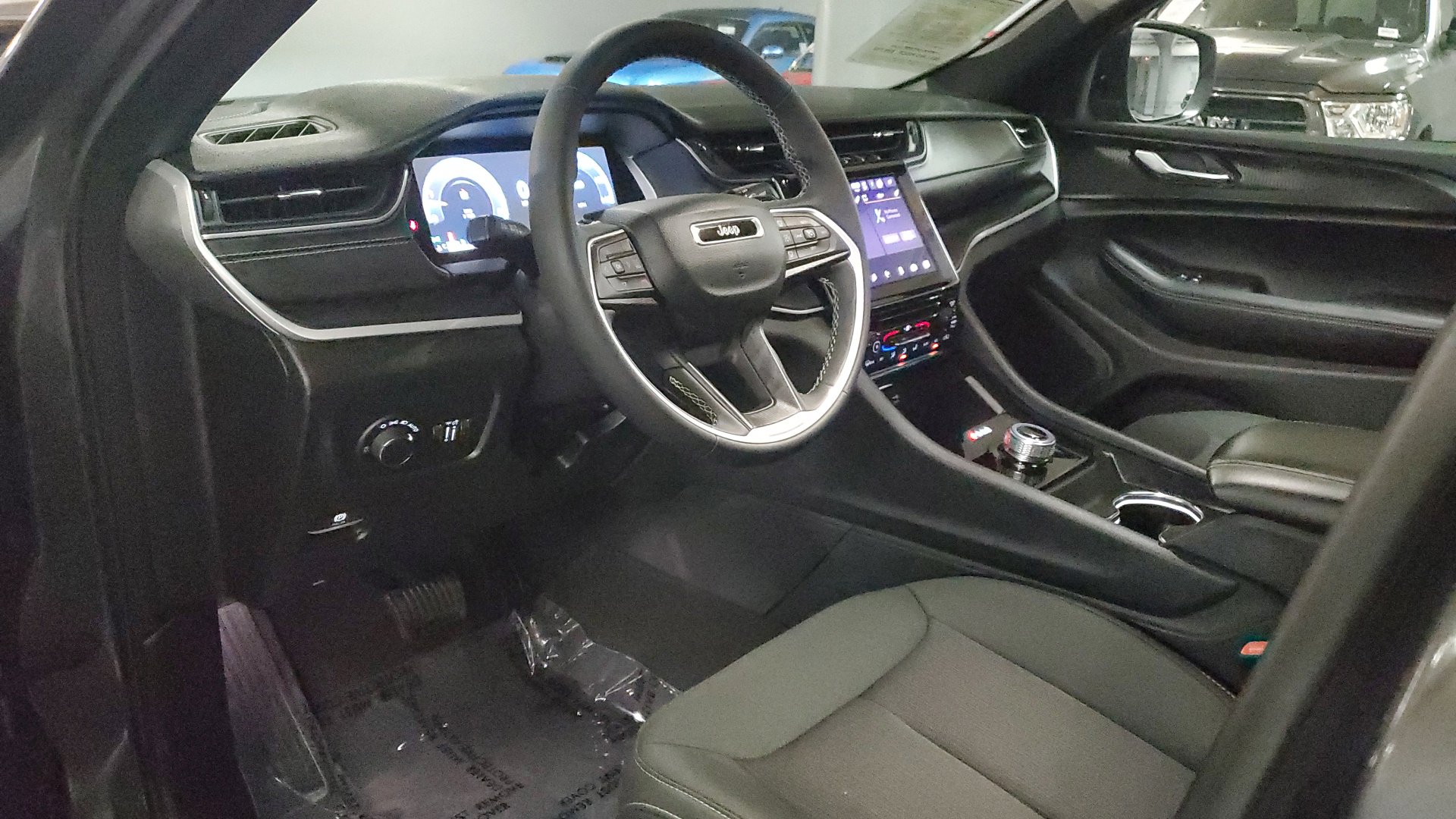 2025 Jeep Grand Cherokee Laredo X photo 19