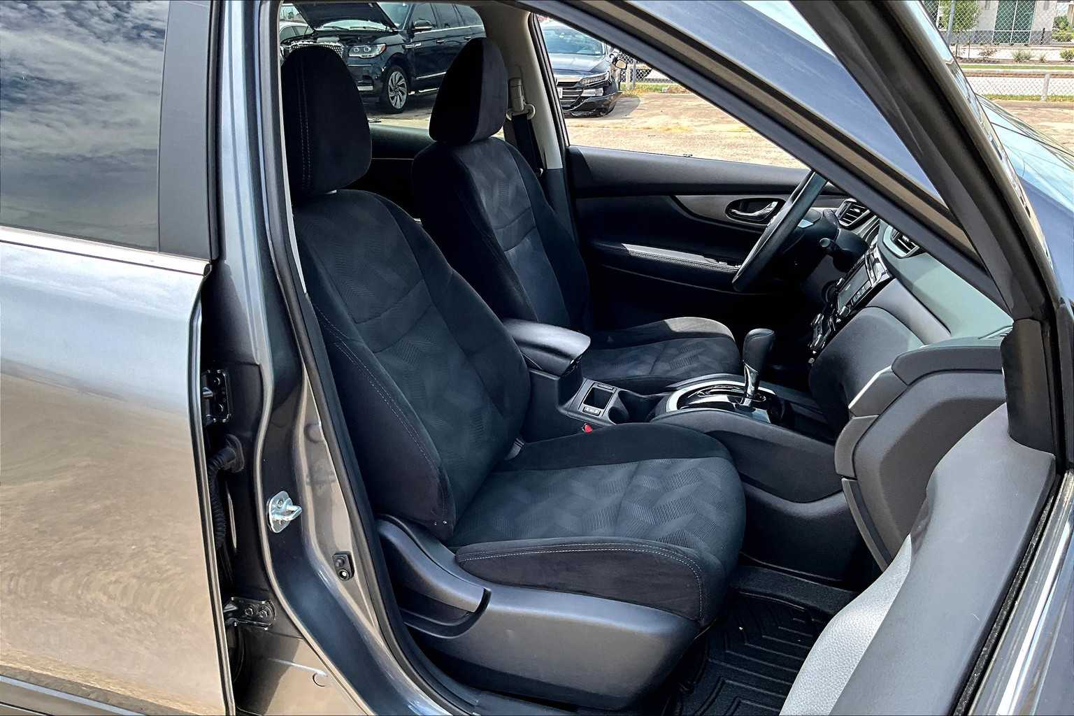 2016 Nissan Rogue SV photo 7