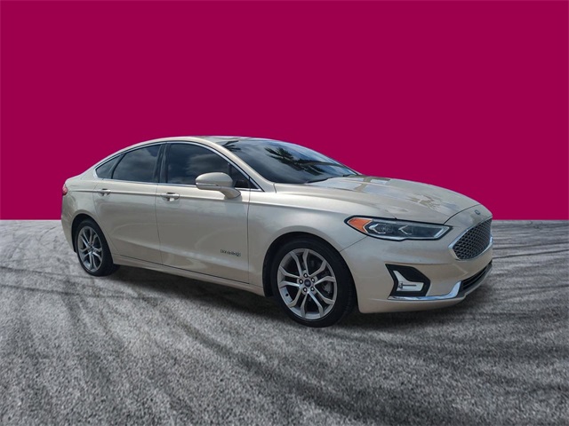 2019 Ford Fusion Hybrid Titanium photo 2