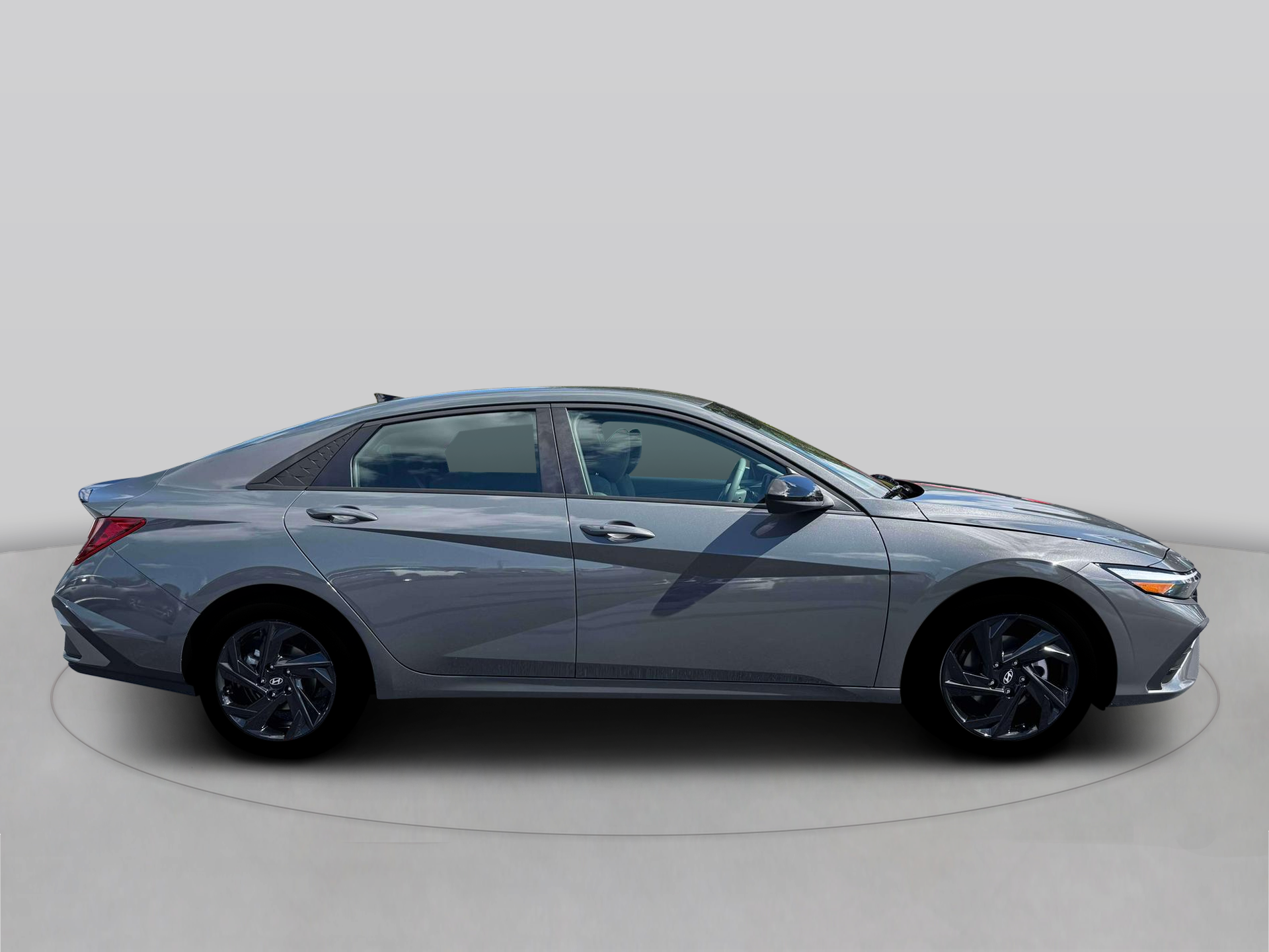 2026 Hyundai Elantra SEL Sport photo 2
