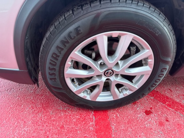 Used 2020 Brilliant Silver Metallic Nissan SV image 27