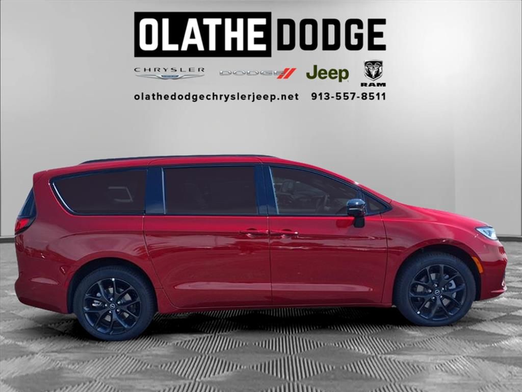 2026 Chrysler Pacifica Limited photo 22