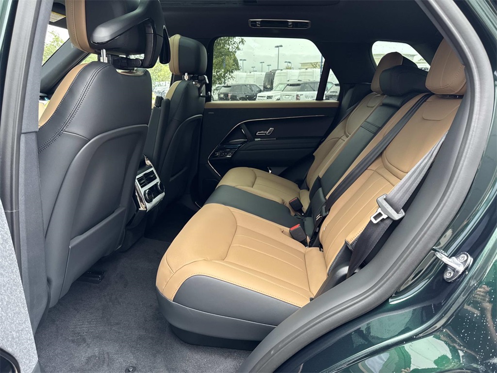 2025 Land Rover Range Rover Sport SE photo 13