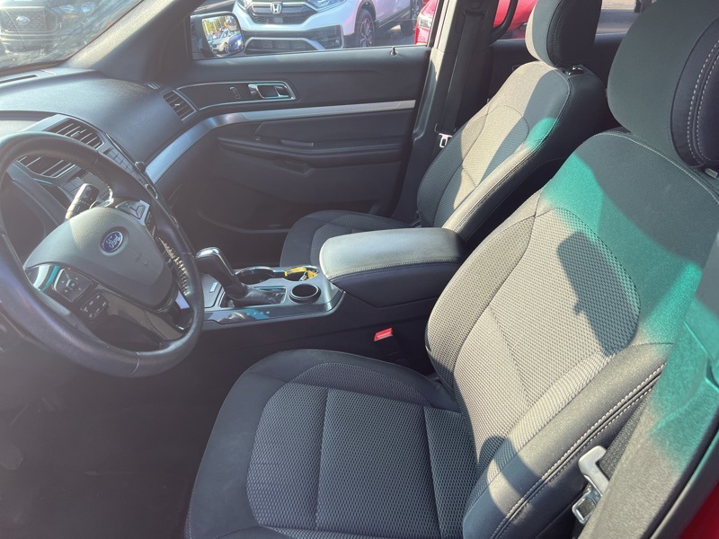 2017 Ford Explorer XLT photo 11