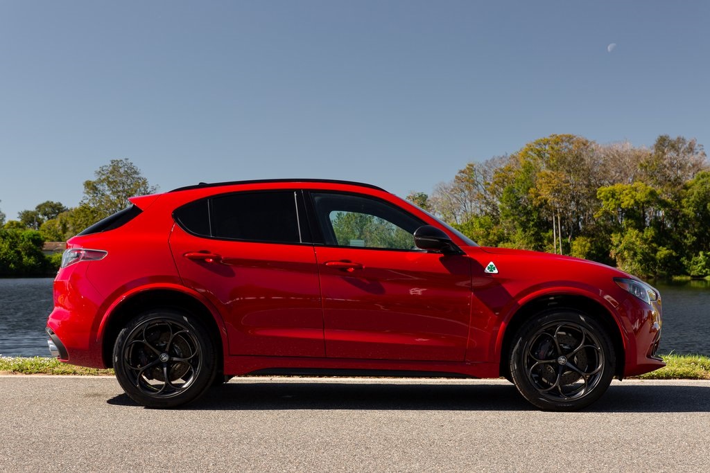 2024 Alfa Romeo Stelvio Quadrifoglio photo 2