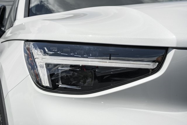 2025 Volvo XC40 Plus photo 10