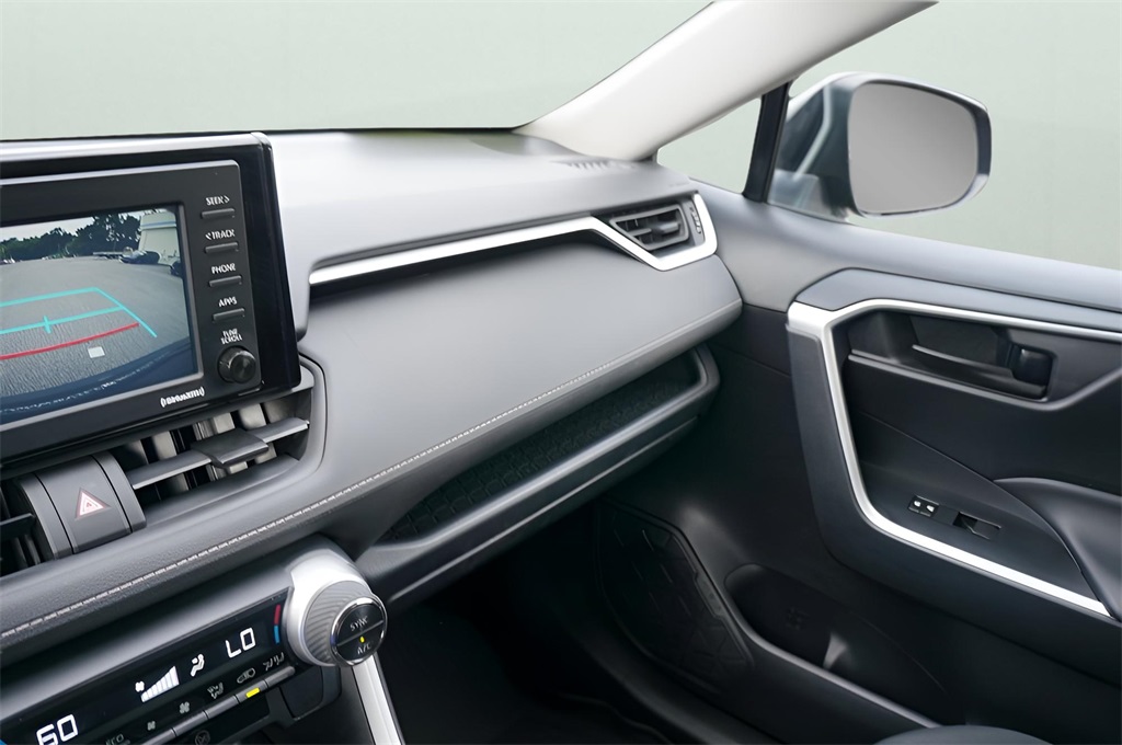 2021 Toyota RAV4 Hybrid LE photo 23