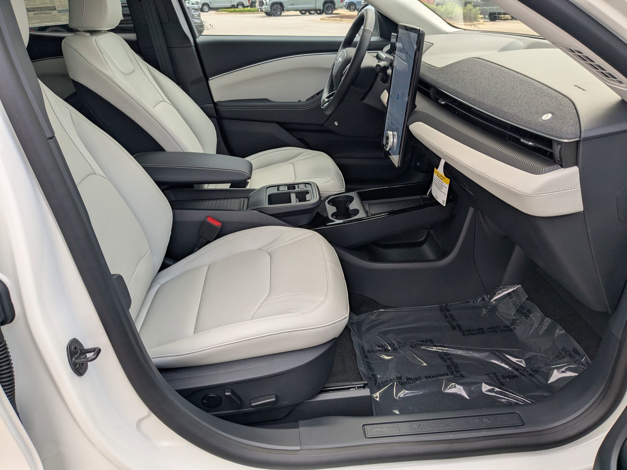 2025 Ford Mustang Mach-E Premium photo 29