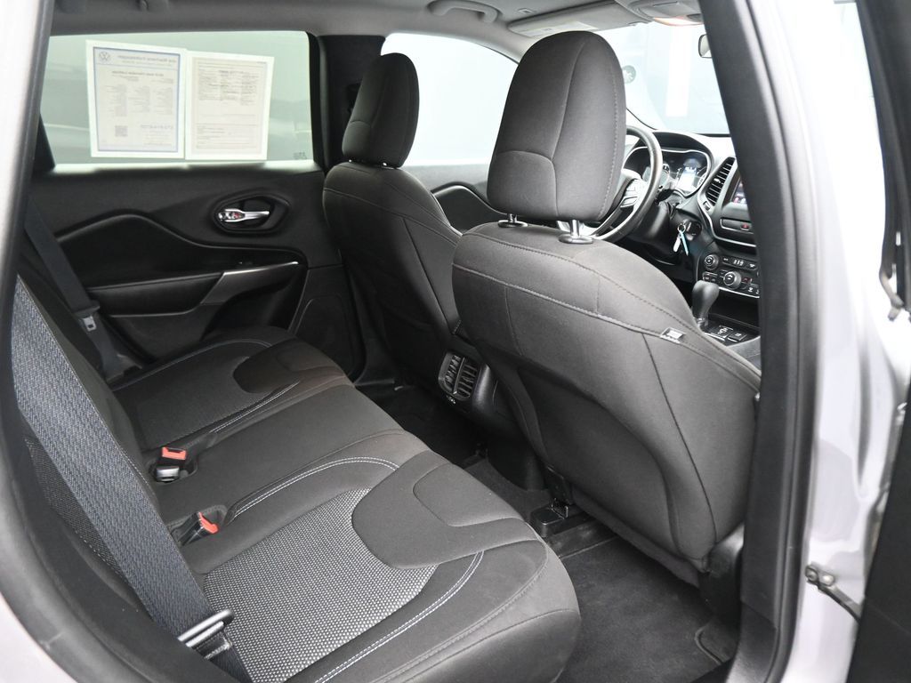 2019 Jeep Cherokee Latitude photo 42