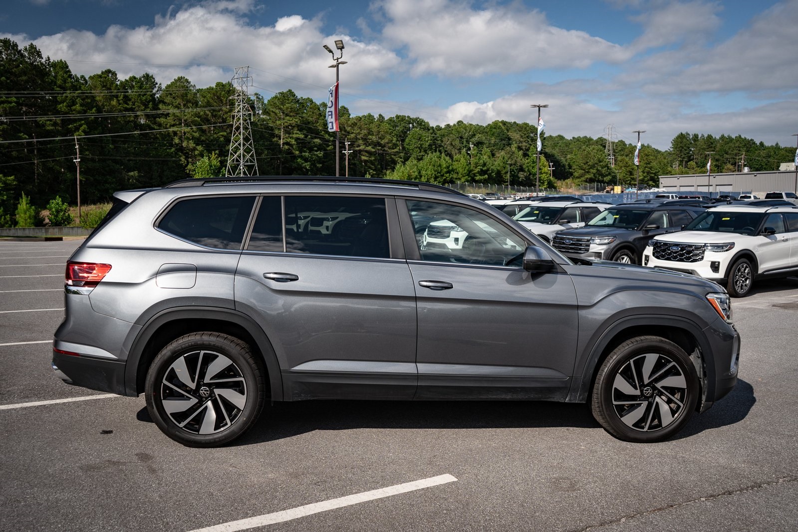 2024 Volkswagen Atlas SE Technology photo 7