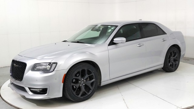 Used 2021 SILVER Chrysler Touring L image 1