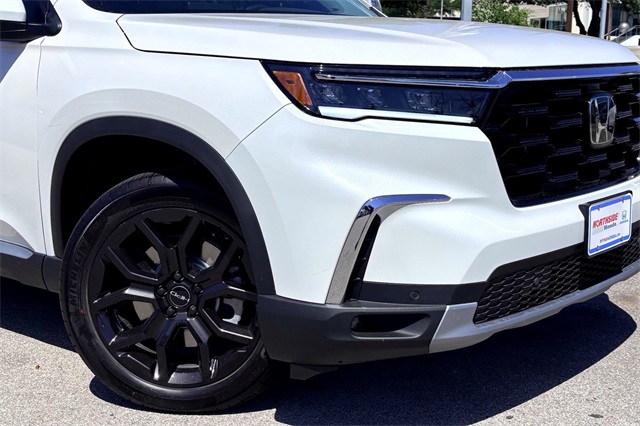 2025 Honda Pilot Touring photo 3