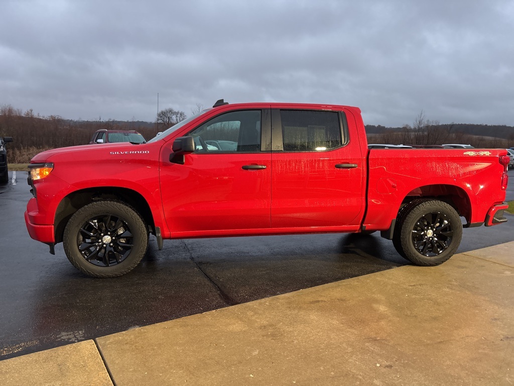 2022 Chevrolet Silverado 1500 Custom photo 2
