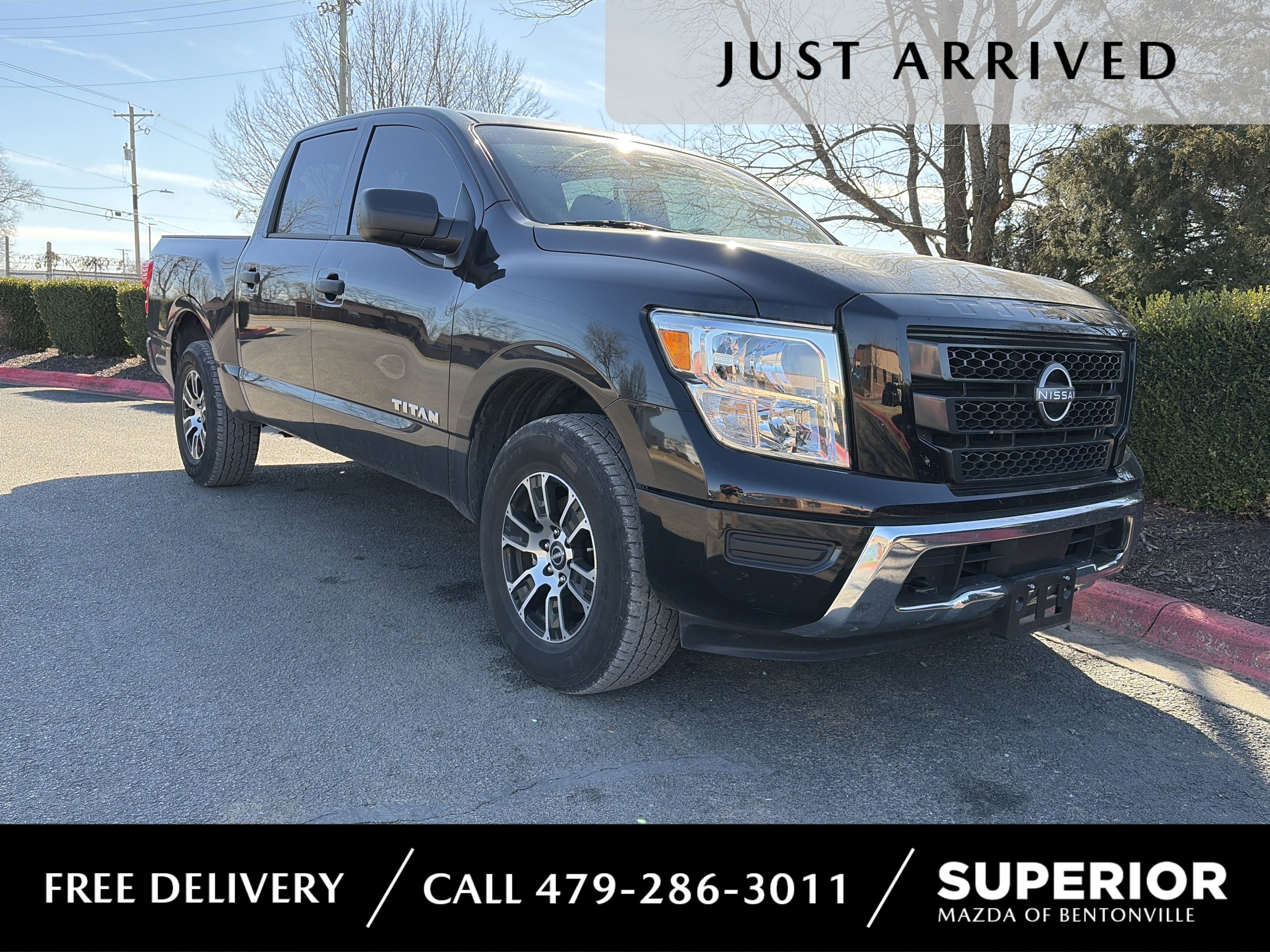 2023 Nissan Titan SV's photo