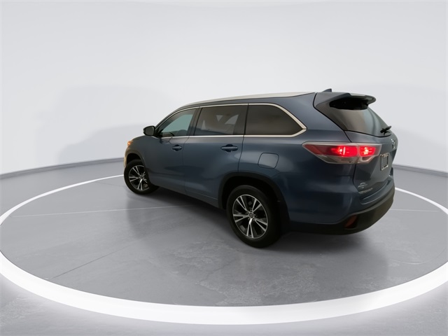 2016 Toyota Highlander XLE photo 2