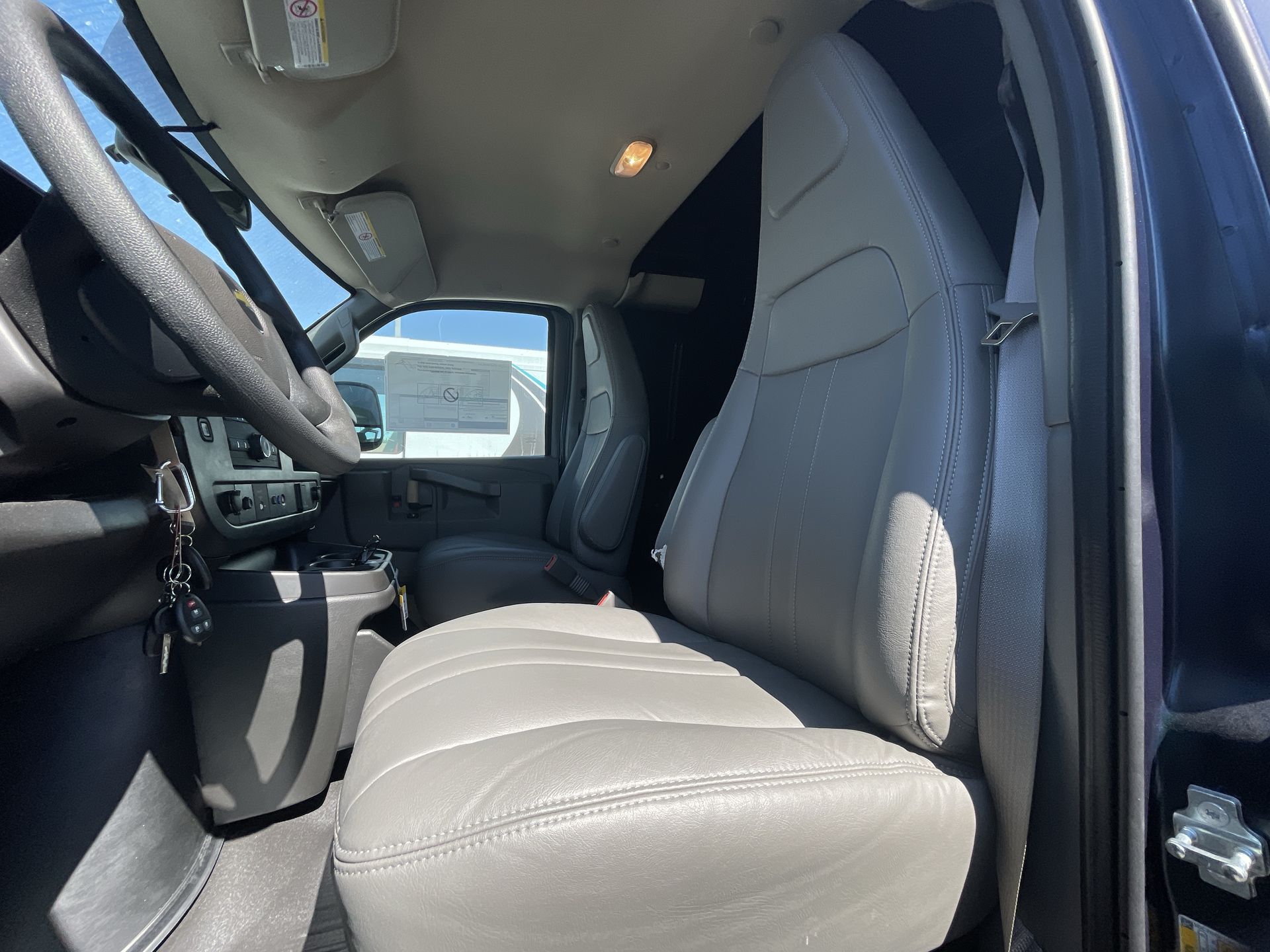 2025 Chevrolet Express Cargo 3500 photo 28