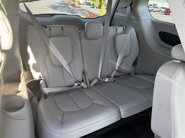 2017 Chrysler Pacifica Touring L photo 17
