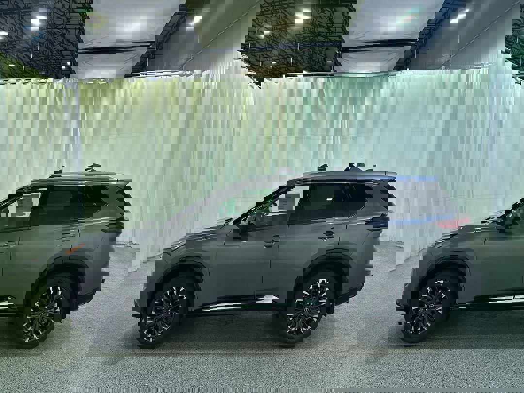 2026 Nissan Rogue Platinum photo 4