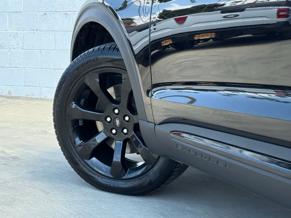 2023 Ford Explorer ST photo 17
