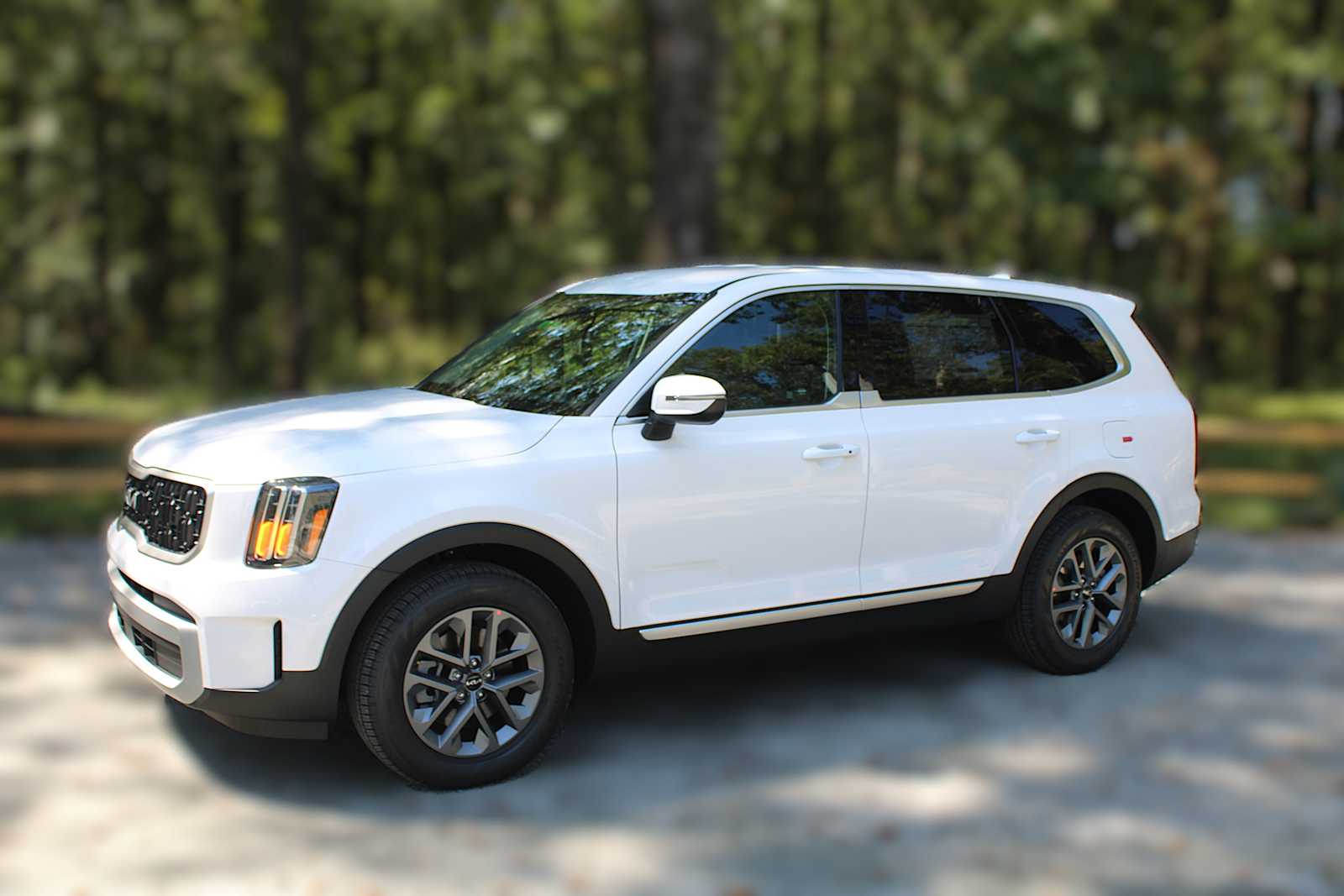2025 Kia Telluride LX photo 4