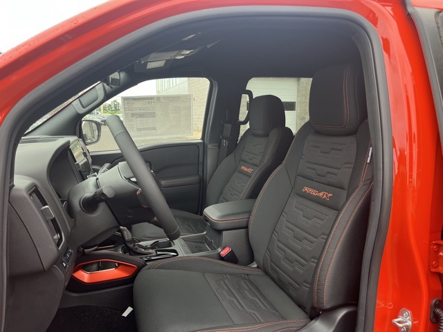 2025 Nissan Frontier PRO-4X photo 8
