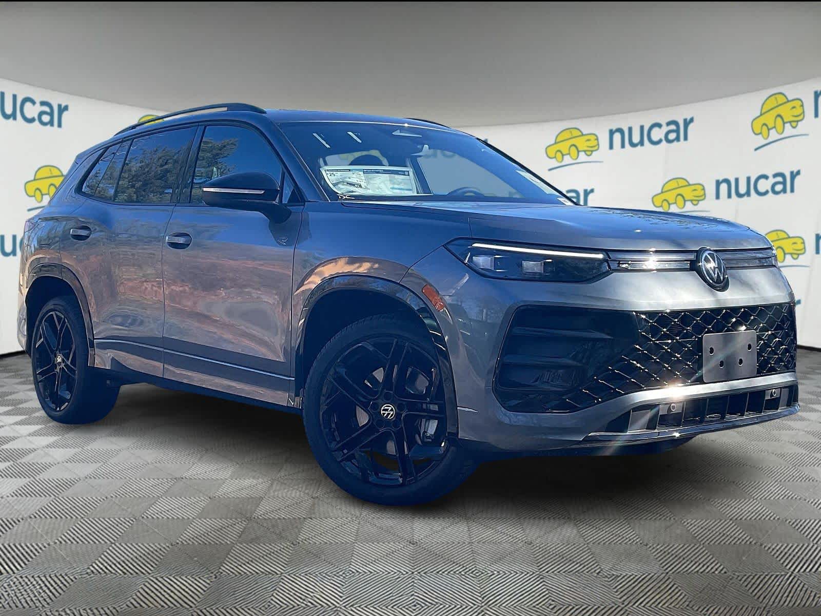 2026 Volkswagen Tiguan SE R-LINE BLACK's photo