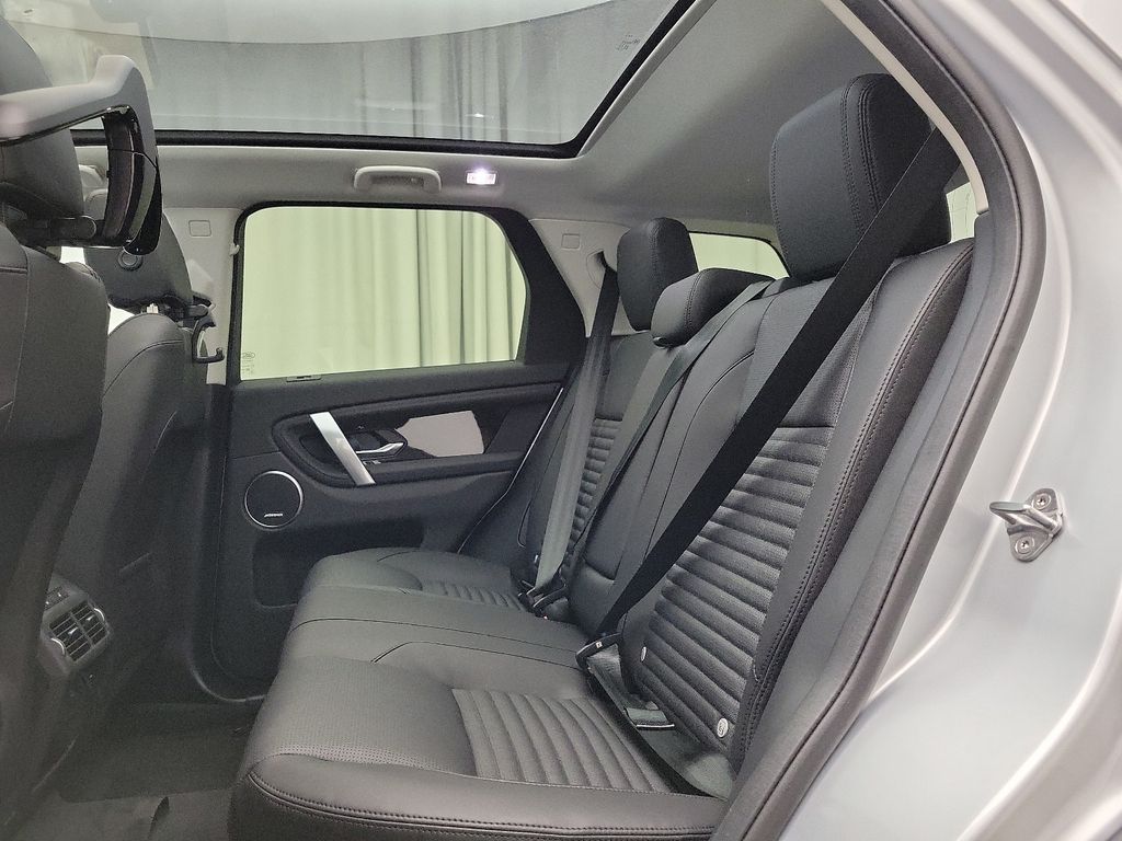2025 Land Rover Discovery Sport S photo 5