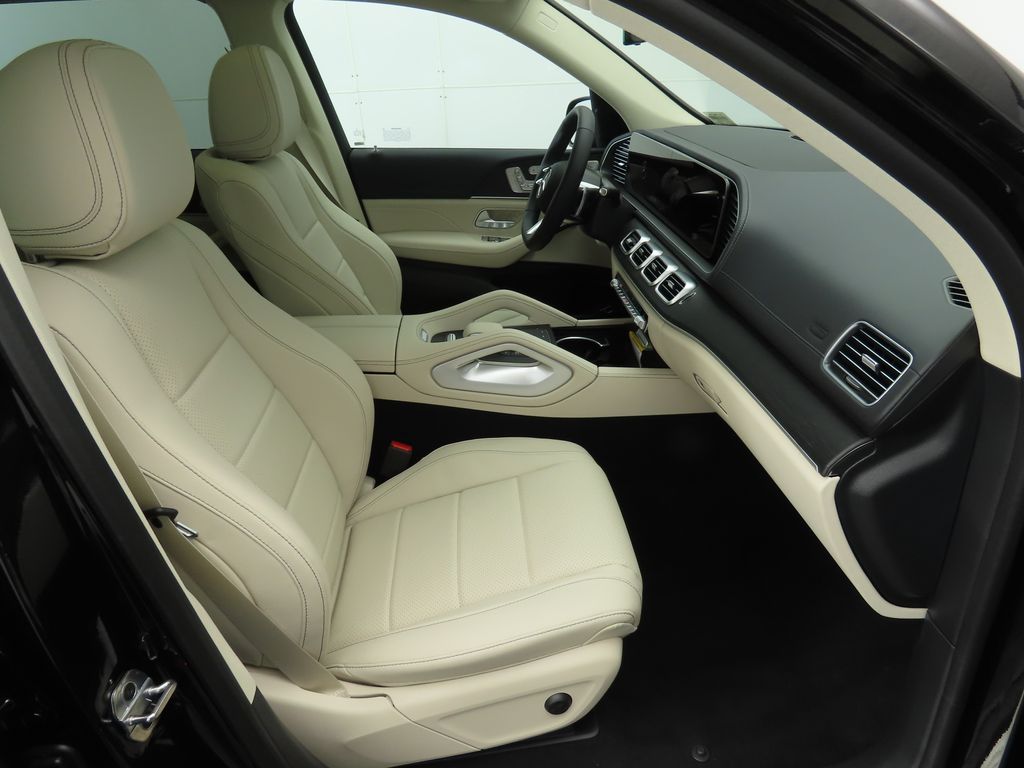 2025 Mercedes Benz GLS 450 4MATIC photo 19