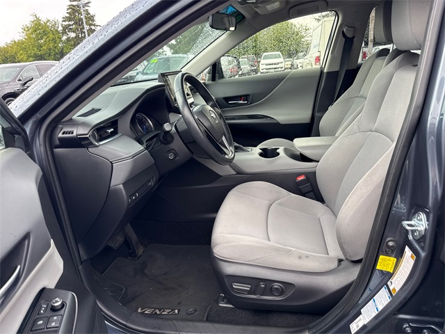2021 Toyota Venza LE photo 7
