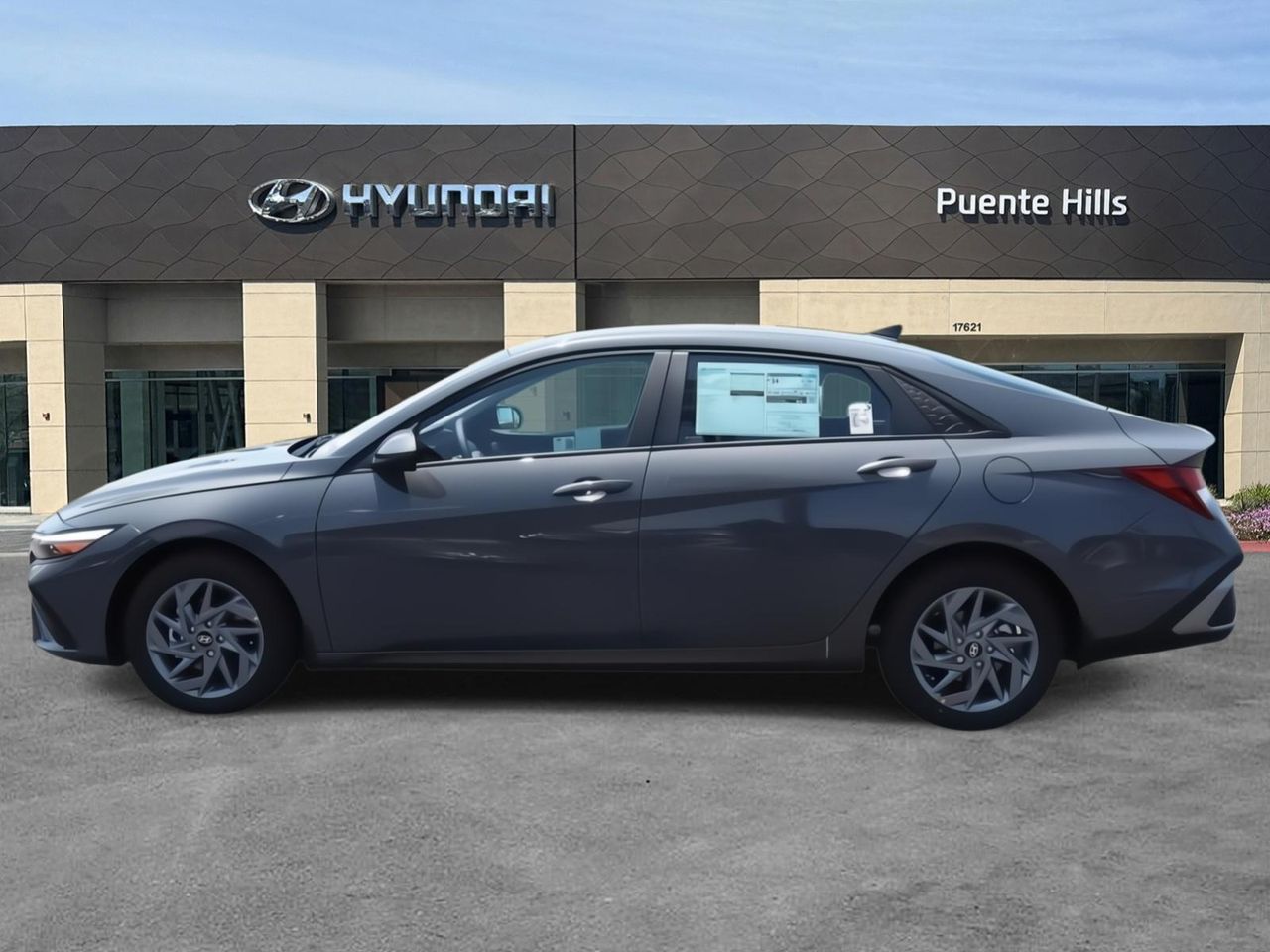 2025 Hyundai Elantra SEL Sport photo 4