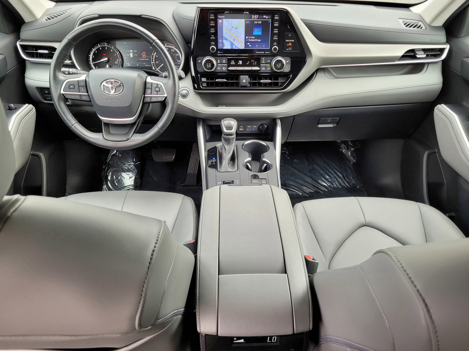 2022 Toyota Highlander XLE photo 12