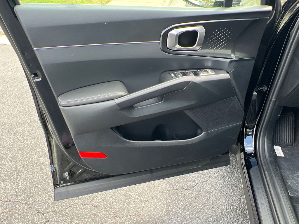 2025 Kia Sorento S photo 9