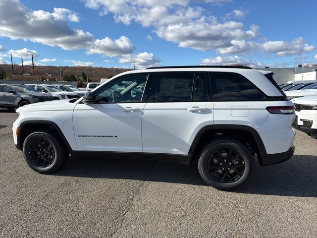 2025 Jeep Grand Cherokee Altitude photo 4