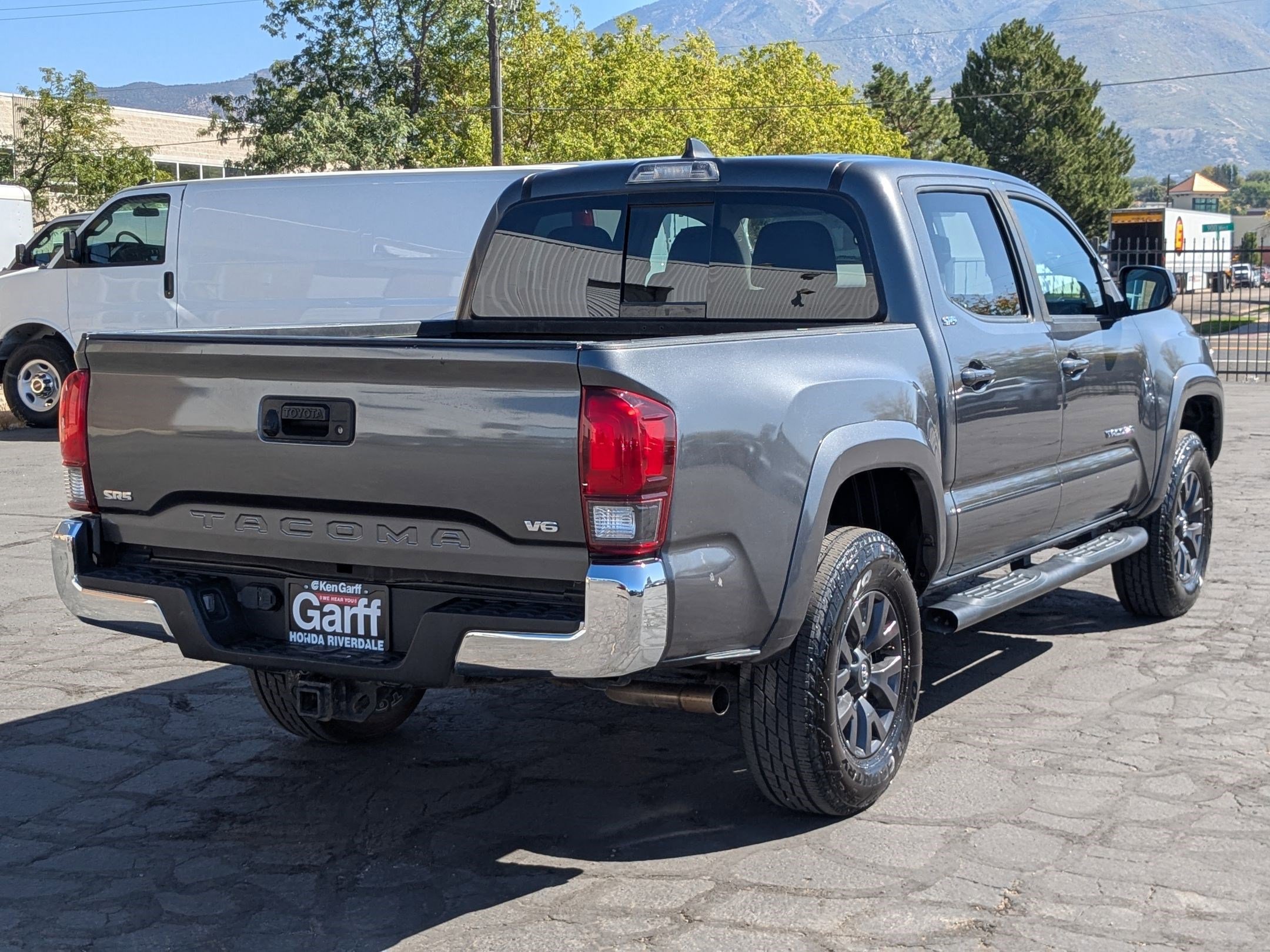 2020 Toyota Tacoma SR5 photo 3
