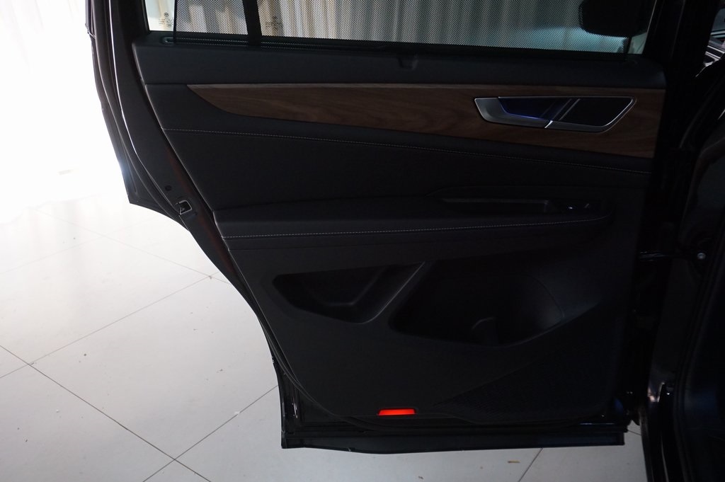 2025 Volkswagen Atlas SE Technology photo 27