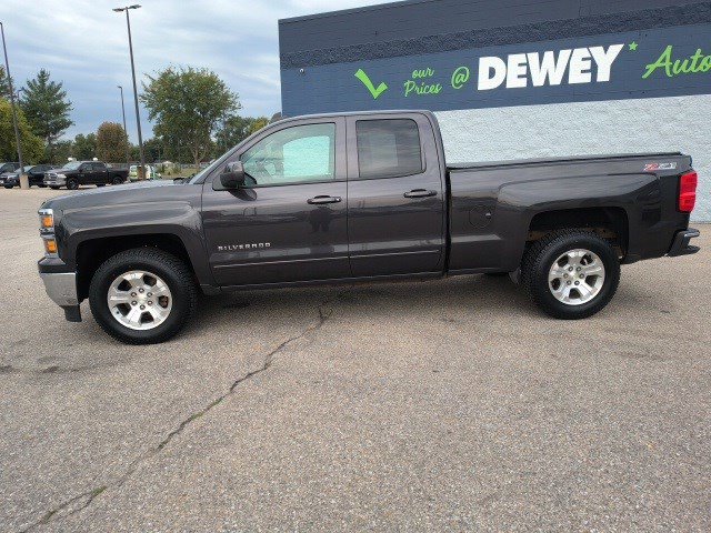 2015 Chevrolet Silverado LT photo 2