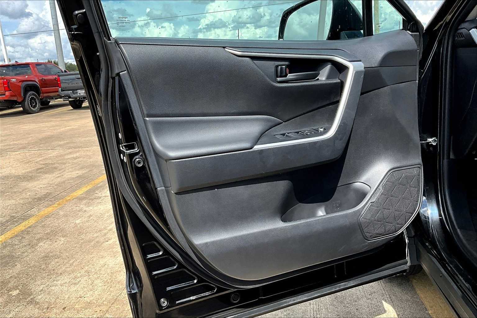 2024 Toyota RAV4 LE photo 20