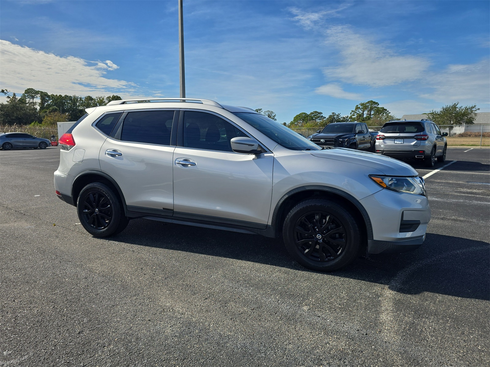Used 2017 Nissan Rogue SV with VIN KNMAT2MT7HP505001 for sale in Port Richey, FL