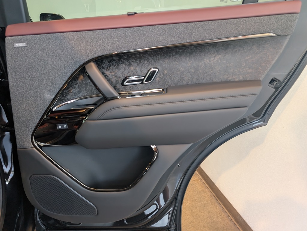 2025 Land Rover Range Rover Sport SE photo 23