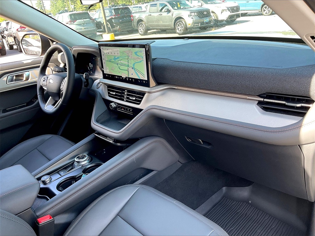 2025 Ford Explorer photo 9