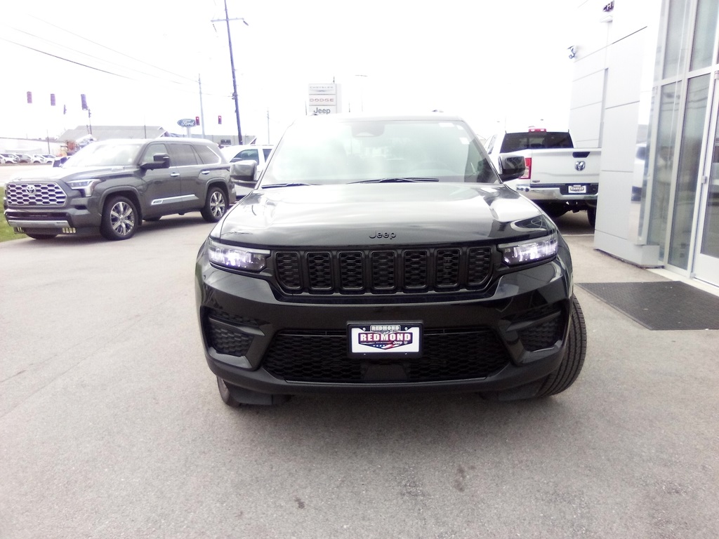 2025 Jeep Grand Cherokee Altitude X photo 2