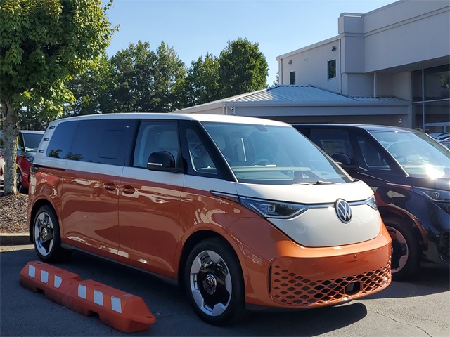 2025 Volkswagen ID. Buzz Pro Plus photo 3