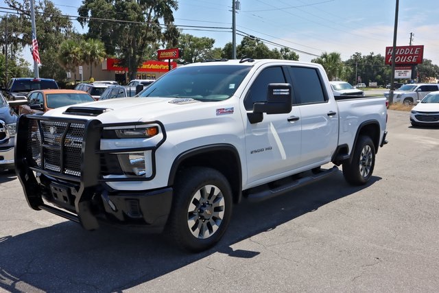 2025 Chevrolet Silverado 2500HD Custom photo 3