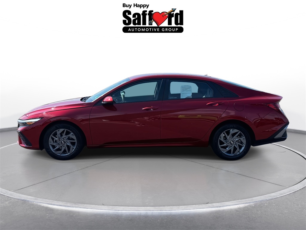 2024 Hyundai Elantra SEL photo 3