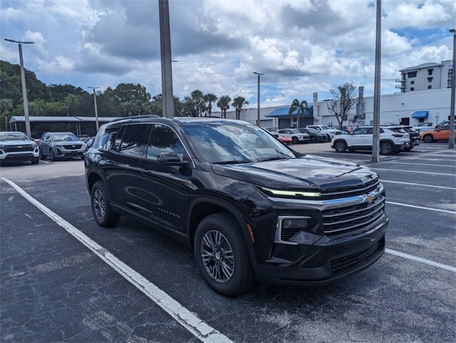 2026 Chevrolet Traverse photo 2